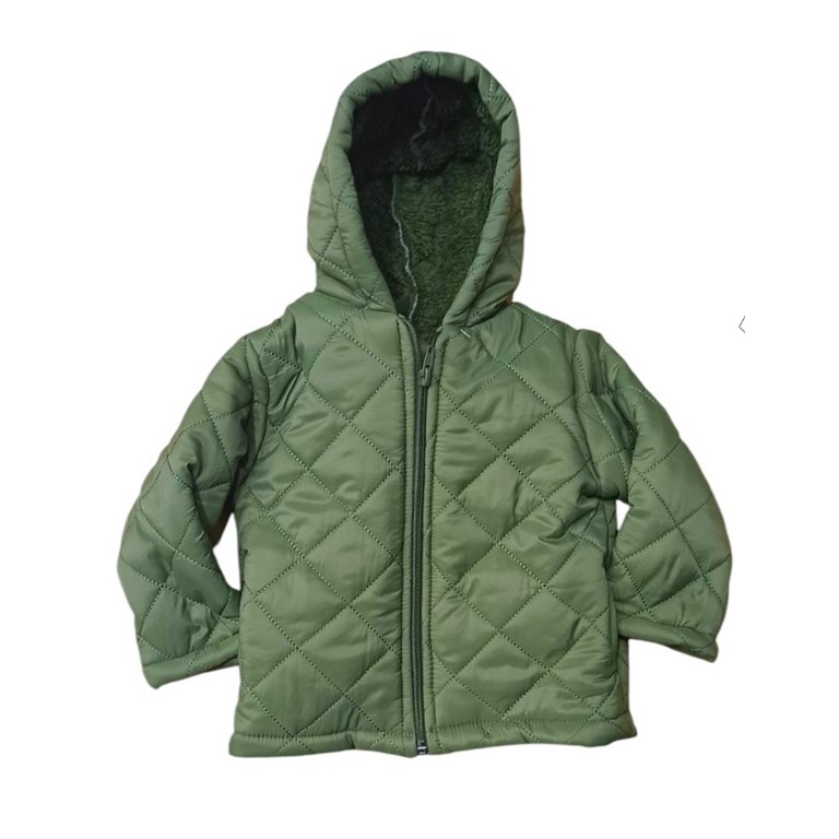 CAMPERA AMANCAY DE TELA MATELASSE CON PIEL POR DENTRO, CON CAPUCHA Y BOLSILLOS. COCOMIEL