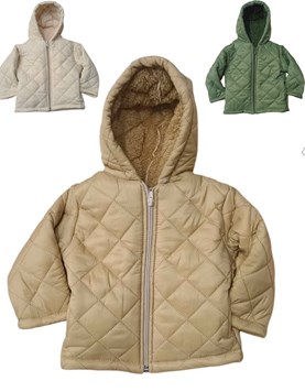 CAMPERA AMANCAY DE TELA MATELASSE CON PIEL POR DENTRO, CON CAPUCHA Y BOLSILLOS. COCOMIEL