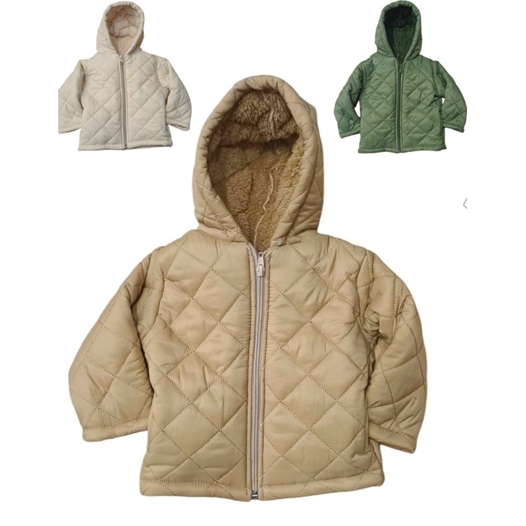 CAMPERA AMANCAY DE TELA MATELASSE CON PIEL POR DENTRO, CON CAPUCHA Y BOLSILLOS. COCOMIEL