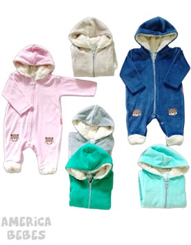 ENTERITO ASTRONAUTA PLUSH Y DETALLES EN PIEL CON APLIQUES EN LAS RODILLAS PARA BEBES ONLY BABIES