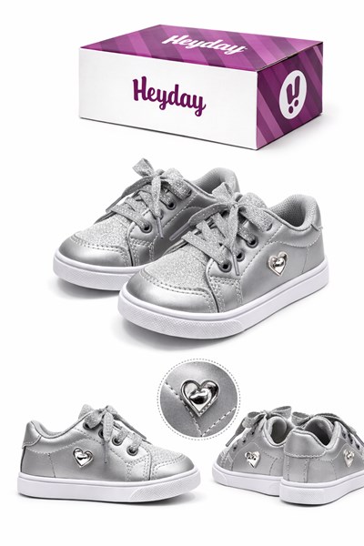 Articulo 241 plata zapatilla de beba color plata lisa con aplique corazon.Heyday
