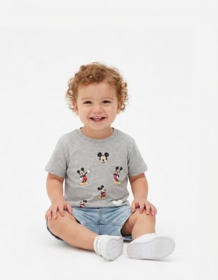 REMERA MANGA CORTA MIKEY LETRAS. DISNEY