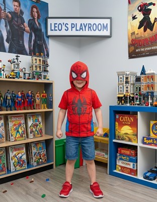 Remera nene M/C y capucha spiderman. Disney Licencia.