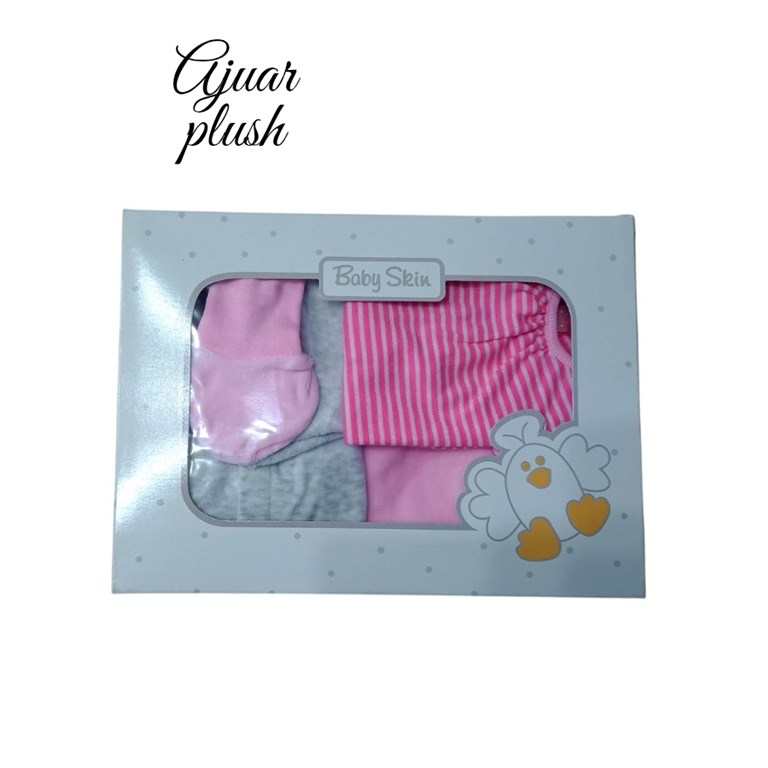 SET AJUAR 4 PIEZAS PLUSH PARA BEBE CONTIENE BABERO CARDIGAN BODY Y PANTALON SKIN