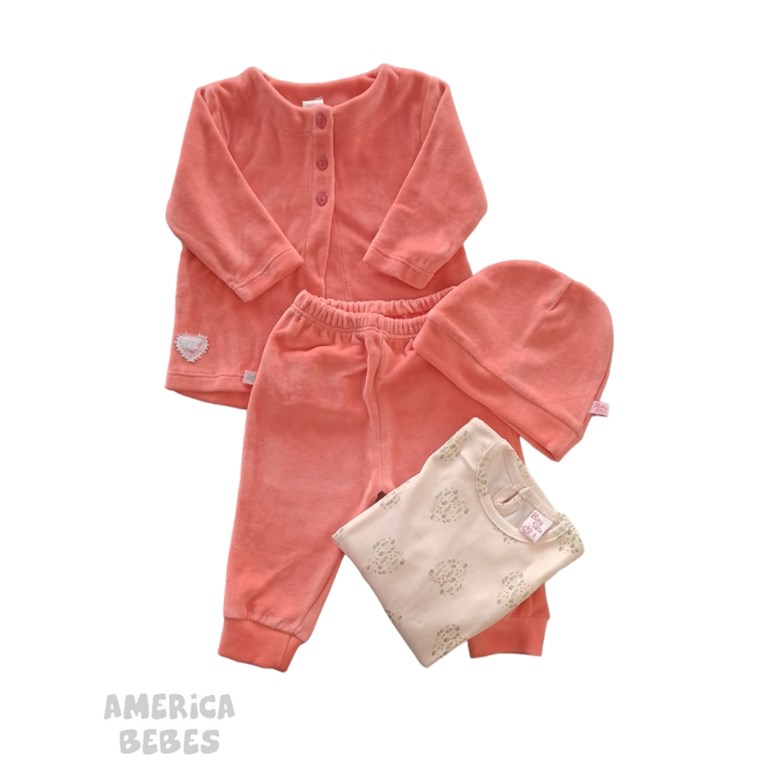 SET AJUAR 4 PIEZAS PLUSH PARA BEBE CONTIENE SAQUITO BODY PANTALON Y GORRITO SKIN