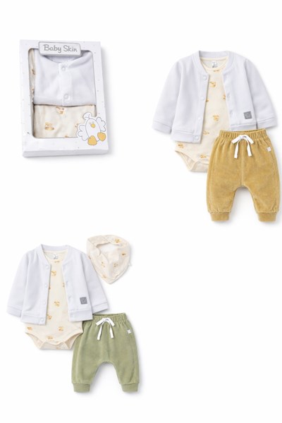 Set de 4 piezas en plush saquito body pantalon y bandana.Baby skin