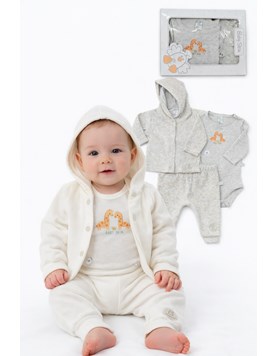 SET DE 3 PIEZAS EN PLUSH CON SAQUITO BODY Y PANTALON COLOR NEUTRO. BABY SKIN