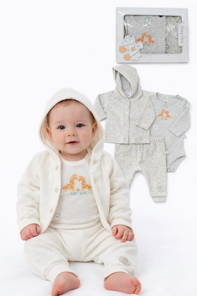 SET DE 3 PIEZAS EN PLUSH CON SAQUITO BODY Y PANTALON COLOR NEUTRO. BABY SKIN