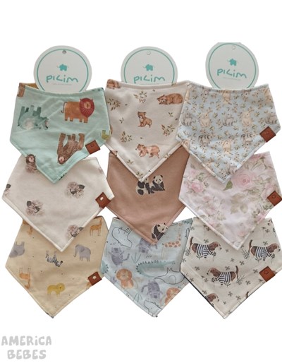 BABERO BANDANA ESTAMPADO CON BROCHE PILIM