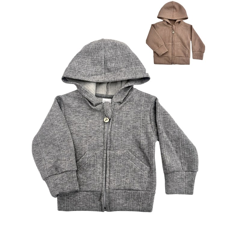 Campera con capucha y bolsillo.Pilim