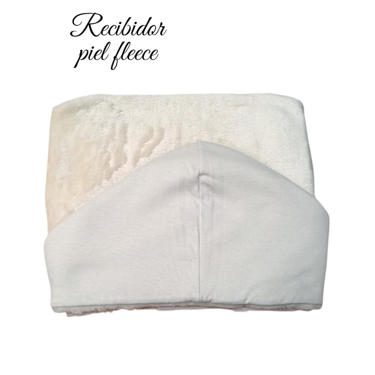 Recibidor fleece(tela tipo peluche) estampas surtidas beba/e. Medidas: 90cm x 70cm. Pilim.