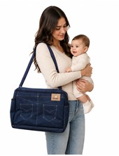 BOLSO SUBLIMADO SIMIL JEAN, IMPERMEABLE. BOLSILLO EXTERNO Y LATERALES. CORREA REGUALBLE. MI BES