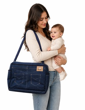 BOLSO SUBLIMADO SIMIL JEAN, IMPERMEABLE. BOLSILLO EXTERNO Y LATERALES. CORREA REGUALBLE. MI BES