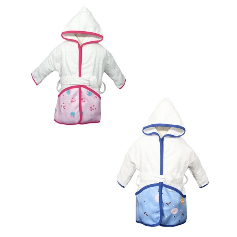 Salida de baño con capucha en toalla blanca con ribb. Bolsillos siblimados 'Mi galaxia en sueños'. Mi bes