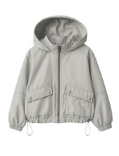 ROMPEVIENTO CON CAPUCHA Y BOLSILLOS , PARA NENA DE MICROFOBRA FORRADA EN RED, TIRAS DE AJUSTE EN CINTURA. BABY WAY