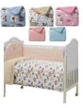 Manta (Viene estampada o lisa) tela edredon con cordeito importada. Medidas: 110 x 150cm. Colores lisas y estampadas Unisex, nena y varon.