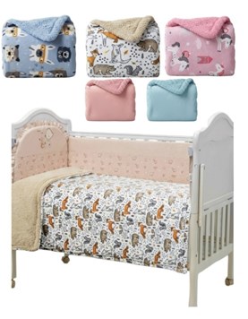 Manta (Viene estampada o lisa) tela edredon con cordeito importada. Medidas: 110 x 150cm. Colores lisas y estampadas Unisex, nena y varon.