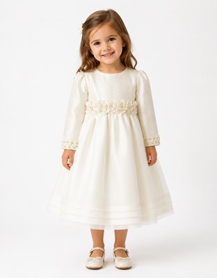 VESTIDO MANGA LARGA, PECHERA LAMINADA, FALDA DE ORGANZA CON ALFORZAS. FAJA CON BOUQUET. CHILDREN DIOR