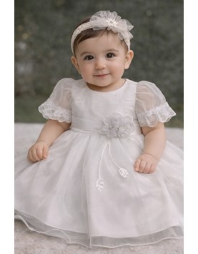 VESTIDO BAUTISMO DE ORGANZA , PECHERA Y MANGA BORDADA CON PUNTILLAS. CHILDREN DIOR