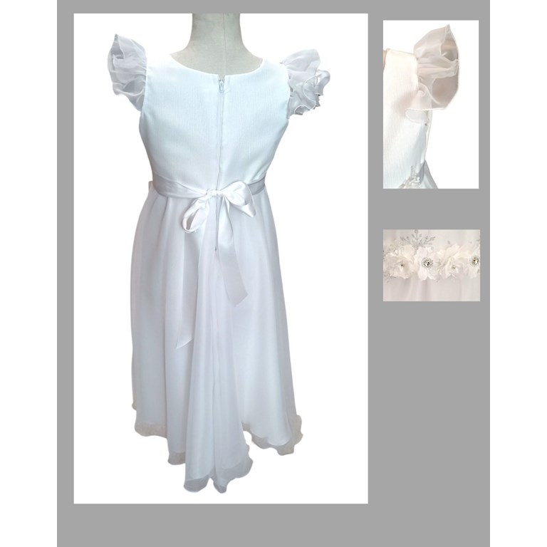 Vestido corte princesa con pechera bordada en hilos de plata, manga con volados y strass en cintura.Children dior