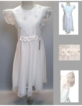 Vestido corte princesa con pechera bordada en hilos de plata, manga con volados y strass en cintura.Children dior