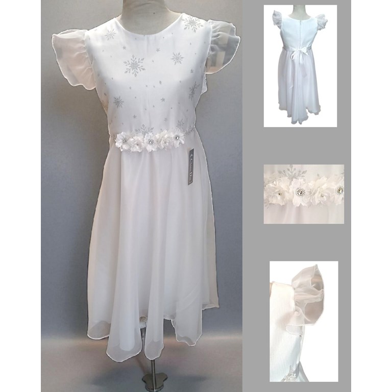 Vestido corte princesa con pechera bordada en hilos de plata, manga con volados y strass en cintura.Children dior