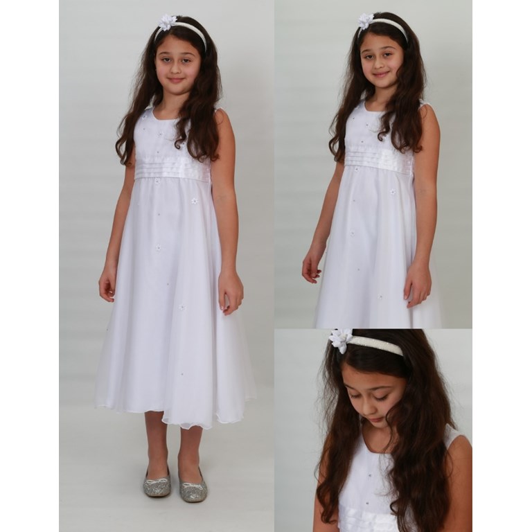 Vestido corte princesa sin manga con apliques de perlas plateadas y faja tablita en cintura. Children Dior