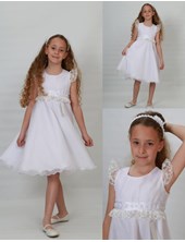 Vestido corte princesa con faja detalles de flores y gipiure en cintura y manga. Children Dior
