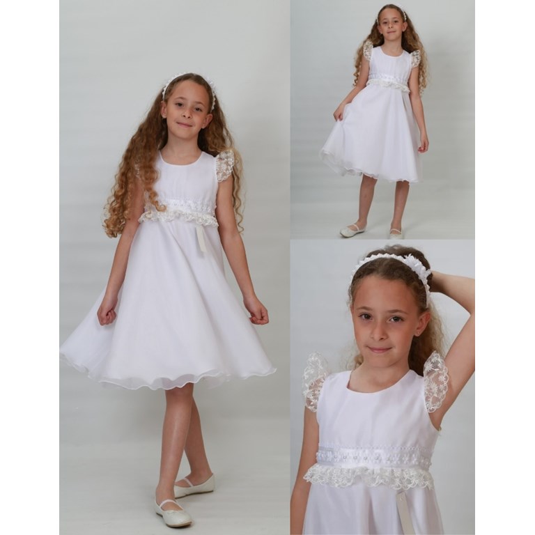 Vestido corte princesa con faja detalles de flores y gipiure en cintura y manga. Children Dior
