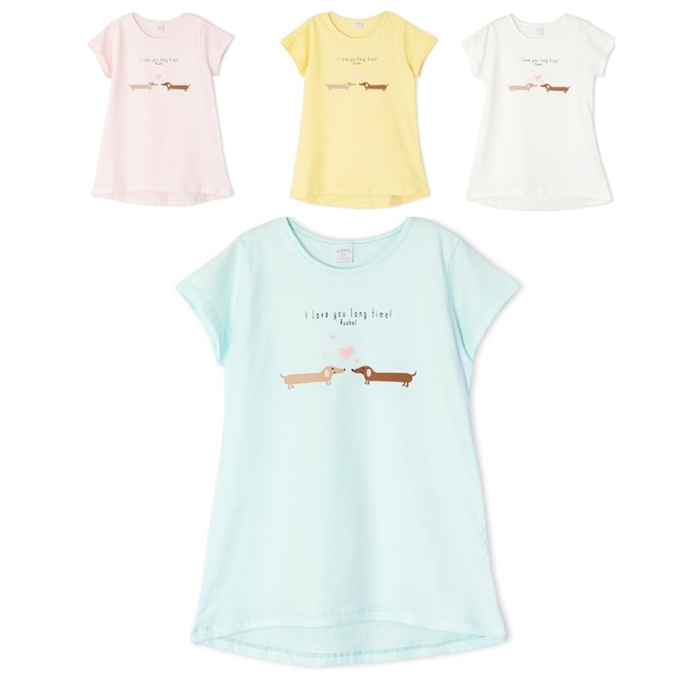 Remera manga corta de nena con estampa perritos salchichas. ruabel