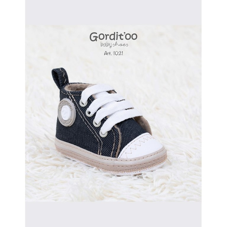 BOTINETA JEAN NEGRO DETALLE BLANCO Y BEIGE CON ESCUDO. GORDITOO 