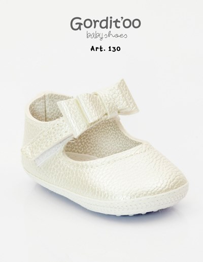ZAPATO BEBA NAPPA PERLA BLANCO CON MOÑO+STRASS. Gorditoo