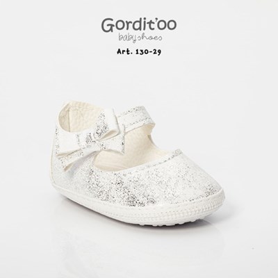 ZAPATO BEBA PLATINO CON MOÑO DOBLE PETRA. GORDITOO