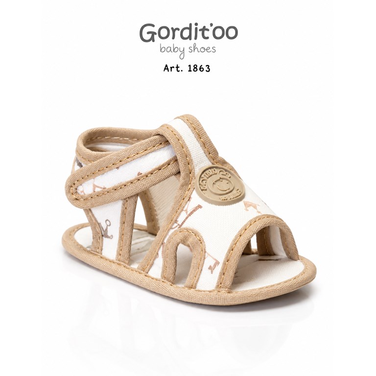 SANDALIA PARA BEBE ESTAMPA BEIGE + ESCUDO. CON ABROJO. GORDITOO