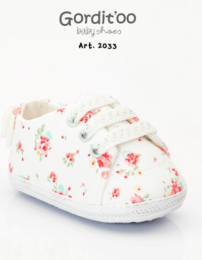 ZAPATILLA LIBERTY FLORES EN TONOS ROJOS MOÑO TALON. GORDITOO
