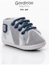 Botineta camuflada gris detalle azul.Gorditoo