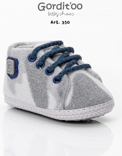 Botineta camuflada gris detalle azul.Gorditoo