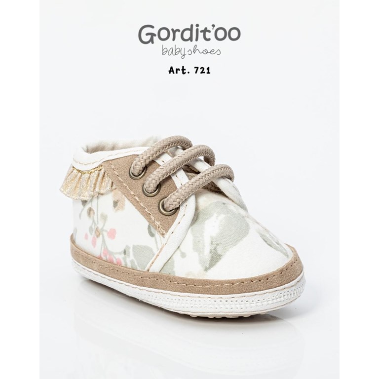 ZAPATILLAS BEBA FLORES BEIGE+VOLADITO DORADO. GORDITOO 