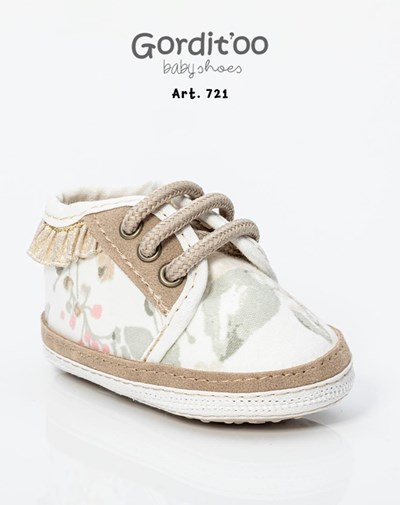 ZAPATILLAS BEBA FLORES BEIGE+VOLADITO DORADO. GORDITOO 