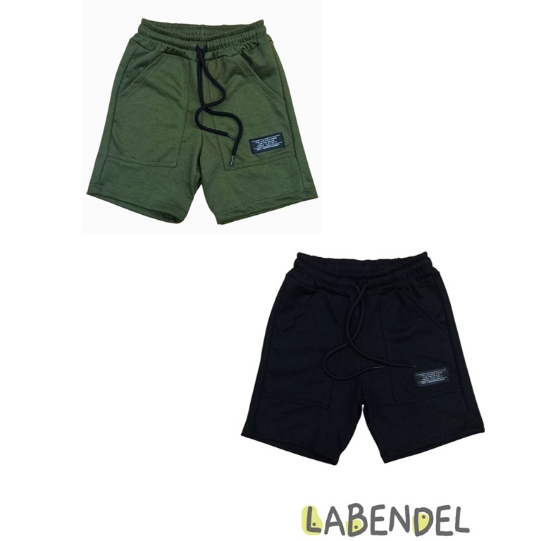 BERMUDA NENE RUSTICA CON BOLSILLO PLAQUE Y ETIQUETA BORDADA. COLORES: NEGRO-VERDE OLIVA-GRIS OSCURO. LABENDEL