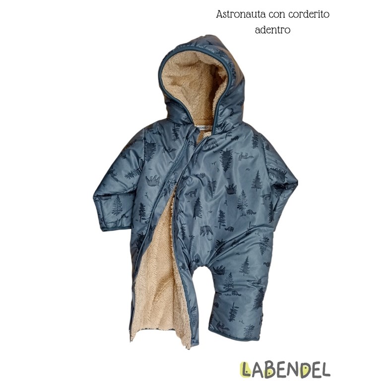 Astronauta enterito con corderito adentro, estampa: Osos/arboles. Con piecito talles 1/2  Sin piecito talles 3/4.  Labendel