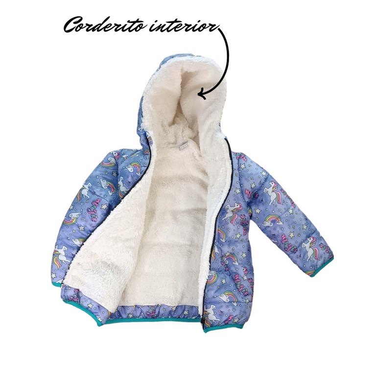 CAMPERA PARA BEBA ESTAMPADA UNICORNIOS CON CAPUCHA Y FORRADA EN PIEL LABENDEL