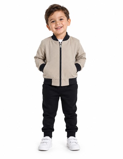 CAMPERA PARA NENE DE GABARDINA CON CIERRE Y BOLSILLOS