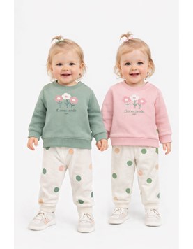 CONJUNTO FRISA PARA BEBA, PANTALON CON LUNARES Y BUZO ESTAMPA  FLORES.  YABY