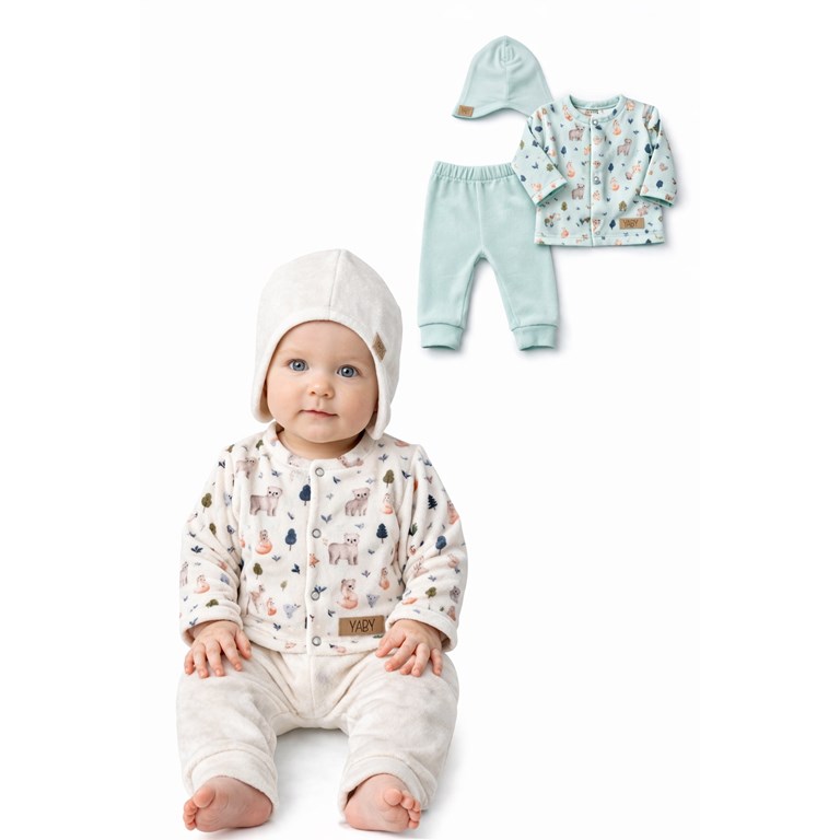 AJUAR 3 PIEZAS DE PLUSH, SAQUITO ESTAMPADO, PANTALON Y GORRO LISO. YABY