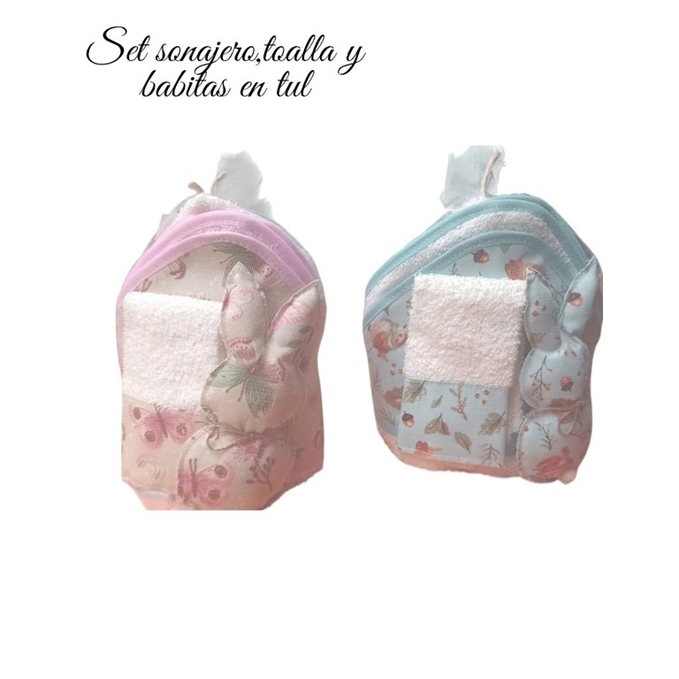 SET TOALLÓN, SONAJERO Y BABITA, EN BOLSA TUL. LABENDEL