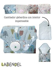 Cambiador de gabardina con aplique. Colores surtidos. Labendel