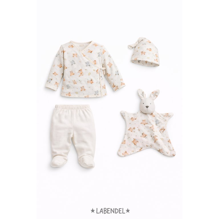 Set presentado con tul: 4 piezas: Batita + Medio osito + Gorrito + Muñeco de apego. Labendel