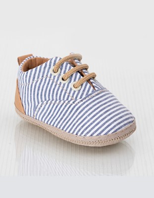 ZAPATILLAS MIL RAYAS CELESTE DETALLE CUERITO TALON. GORDITOO.