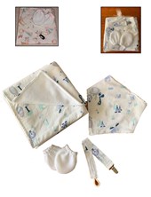 Set en Bolsa de tul con Manta polar Miton  Babero y Porta chupetes